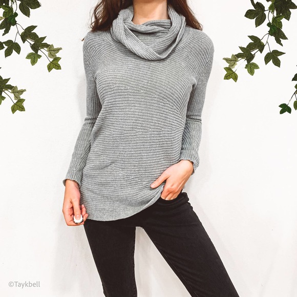 Vince Camuto Sweaters - Vince Camuto Asymmetrical Hem Cowl Neck Sweater XS